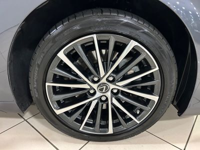 2023 Lexus ES 300h