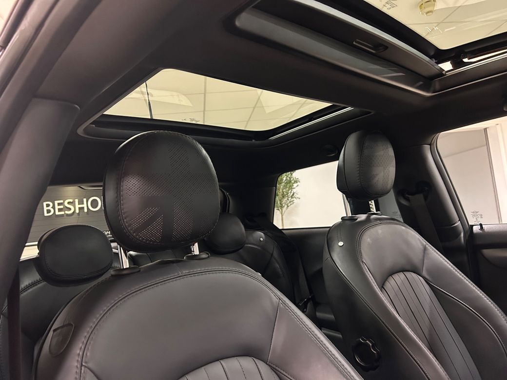2022 Mini Hatch