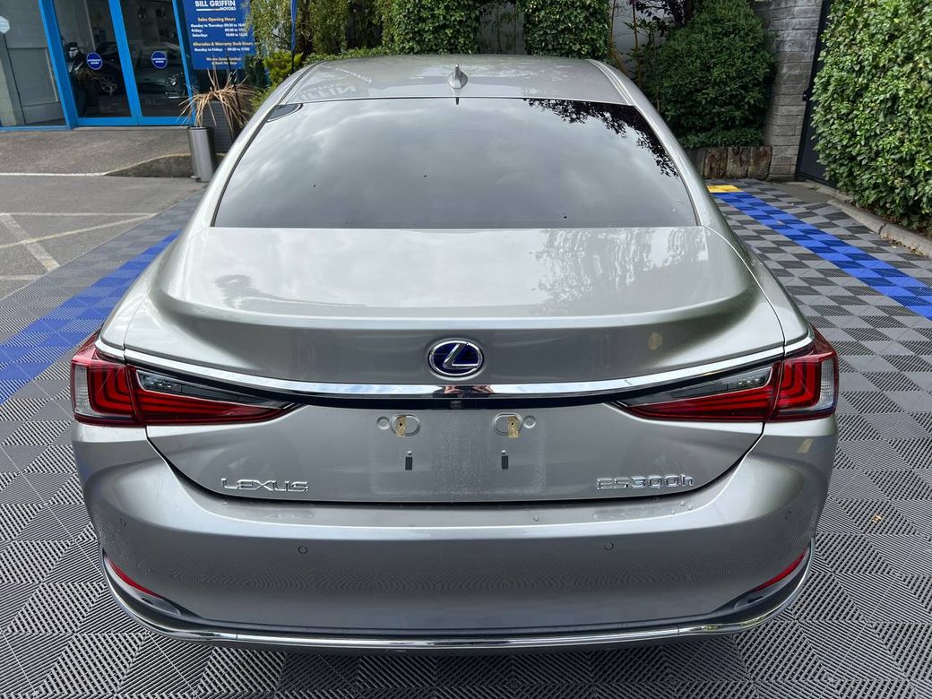 2021 Lexus ES 300h