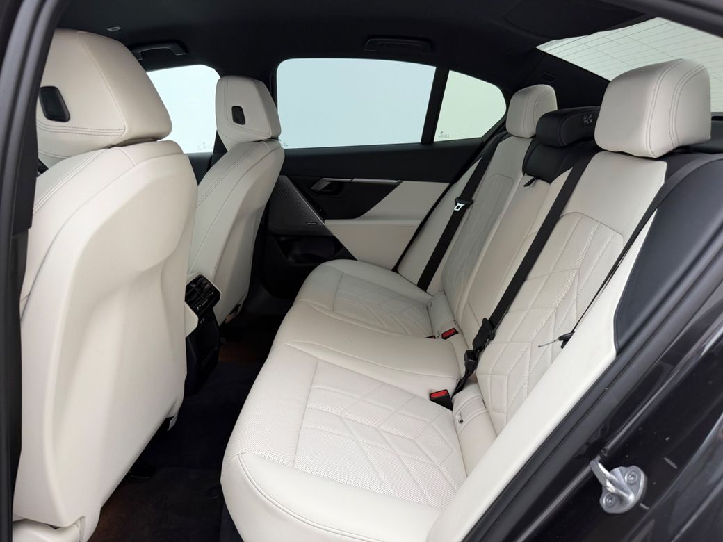 2024 BMW i5