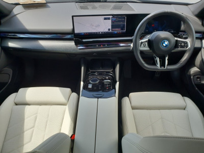2025 BMW 530