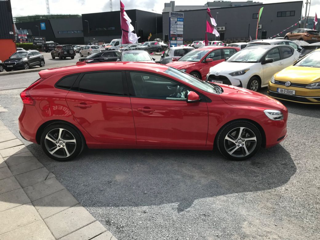 2018 Volvo V40