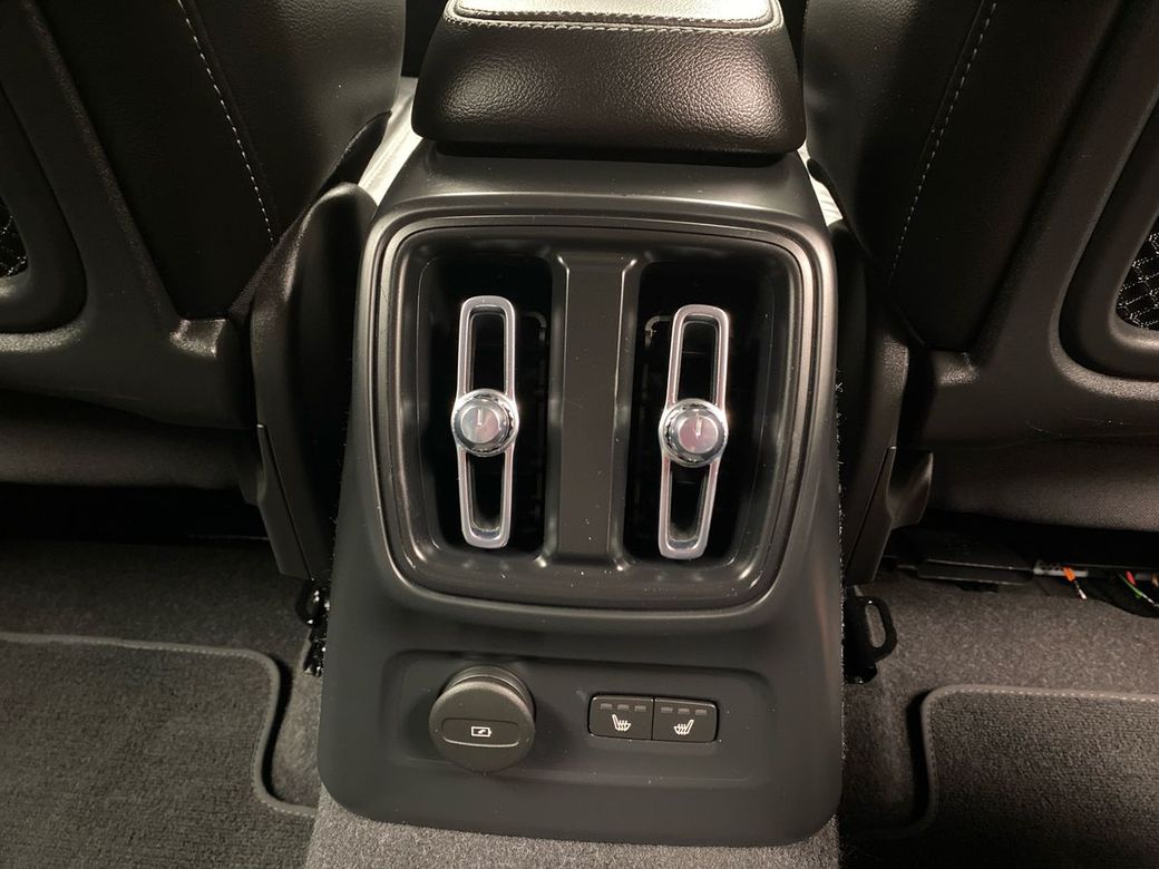 2022 Volvo XC40