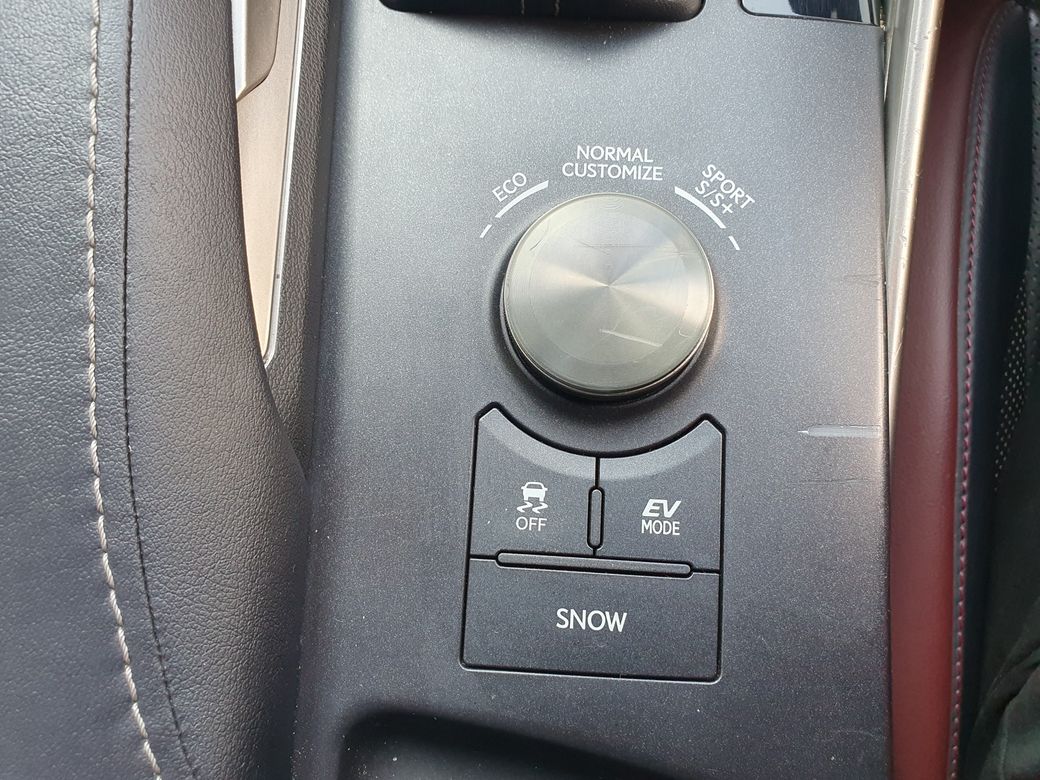 2020 Lexus IS 300h