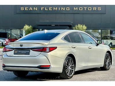 2023 Lexus ES 300h