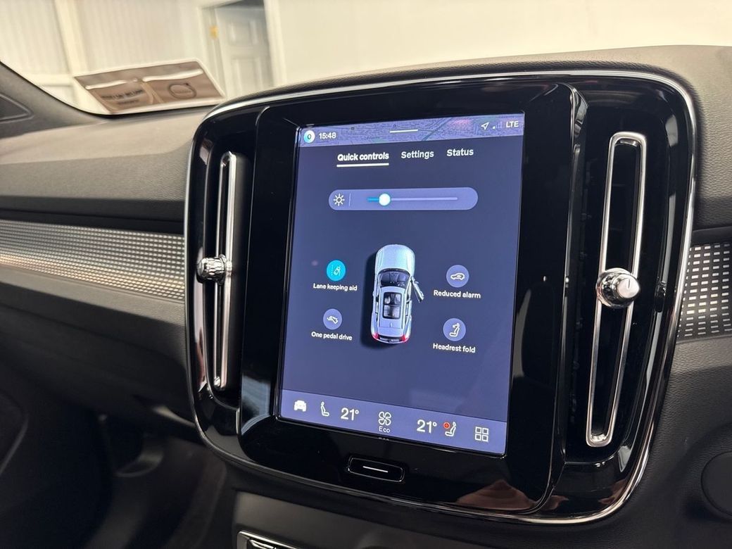 2025 Volvo EX40