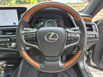 2023 Lexus ES 300h
