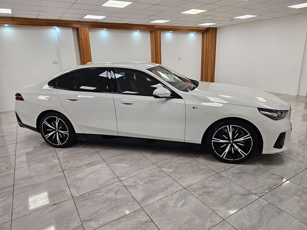 2025 BMW i5
