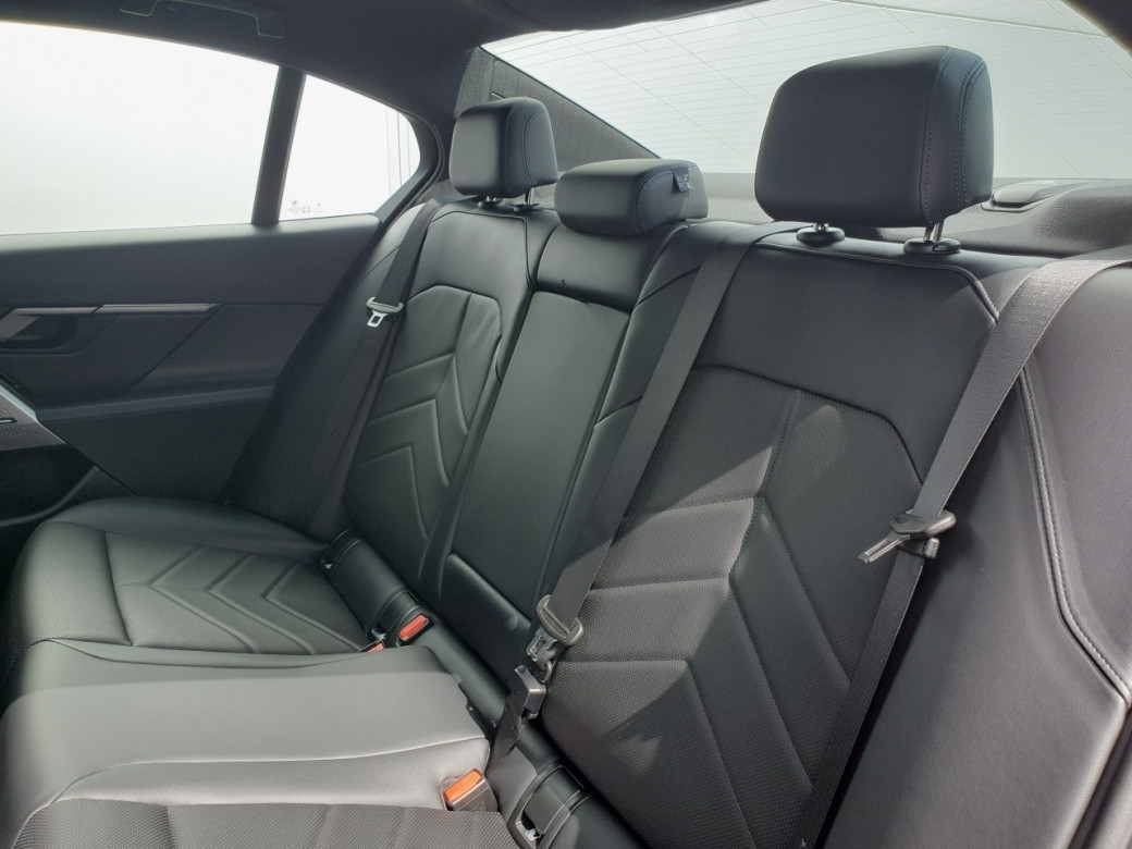 2025 BMW 530