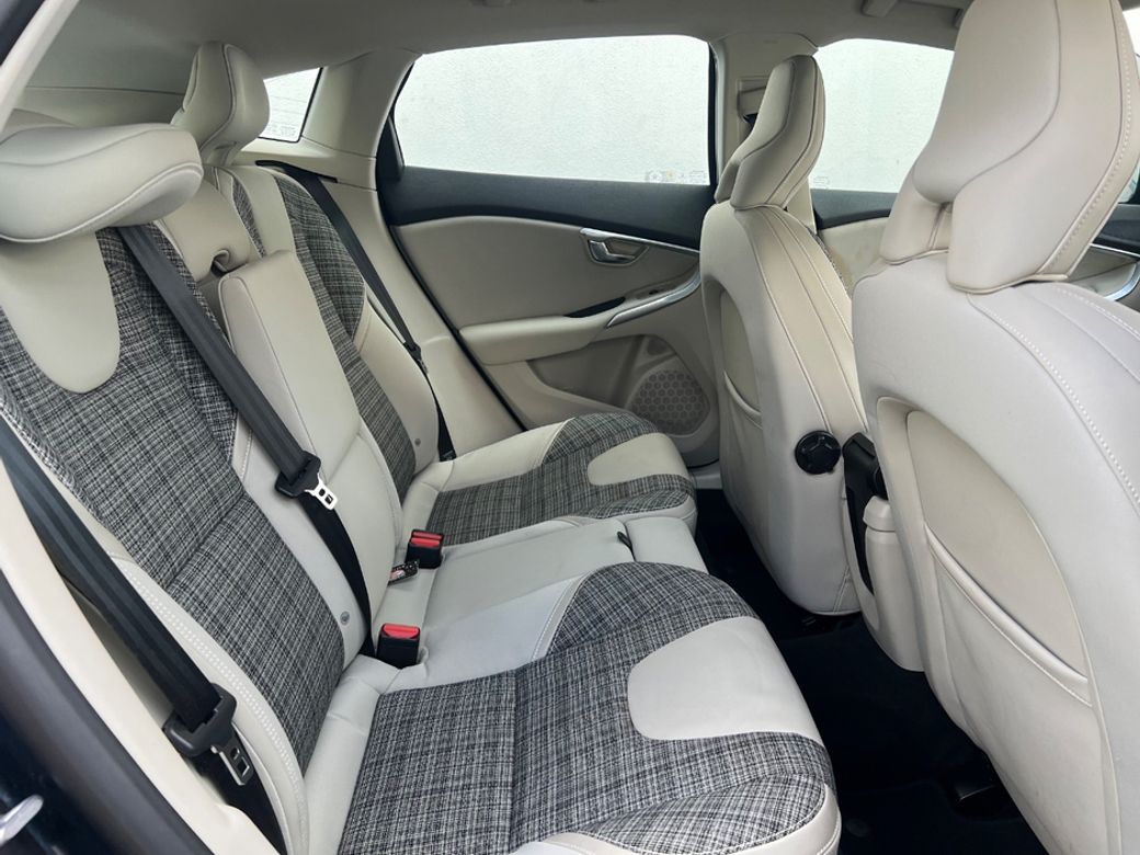 2019 Volvo V40