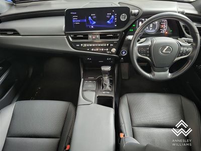 2022 Lexus ES 300h