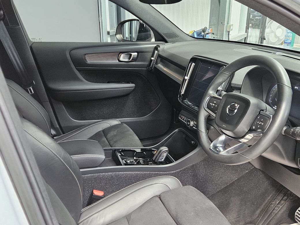 2022 Volvo XC40