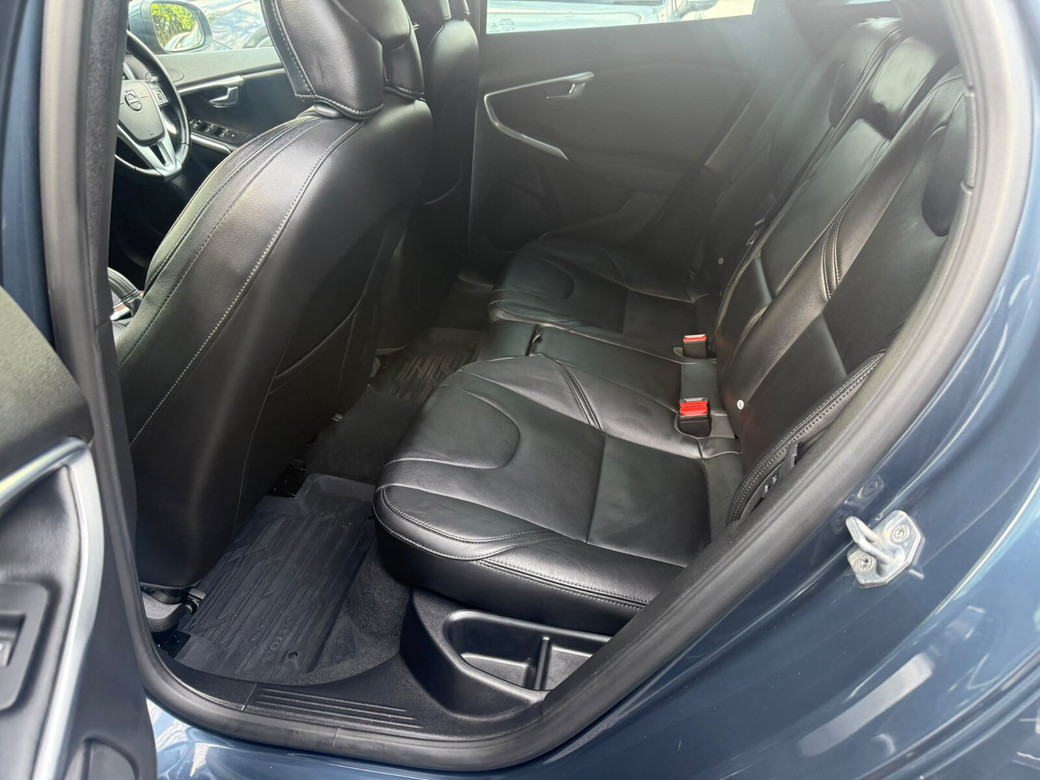2019 Volvo V40