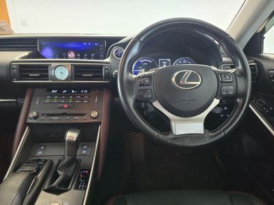 2019 Lexus IS 300h