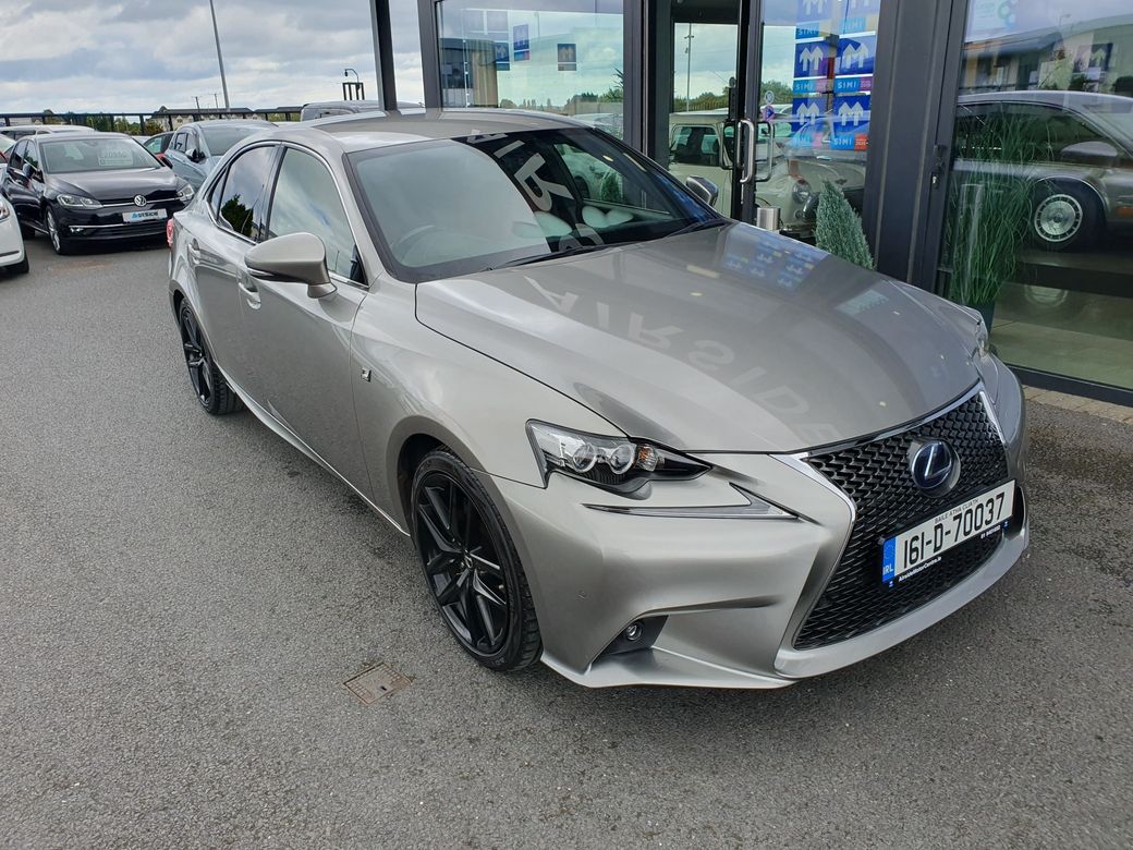 2016 Lexus IS 300h