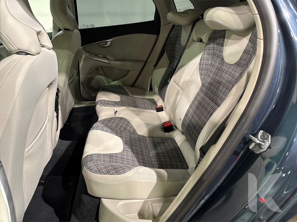 2018 Volvo V40