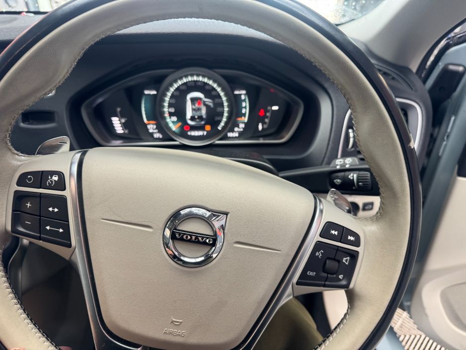 2018 Volvo V40
