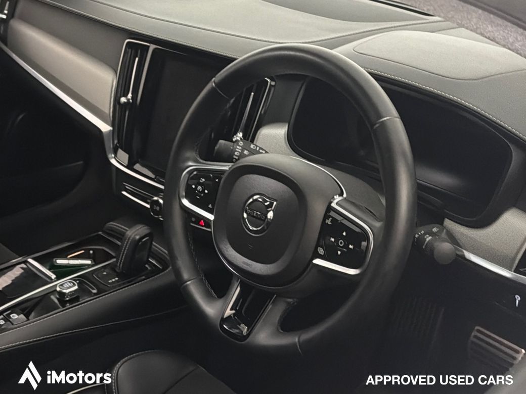 2022 Volvo S90