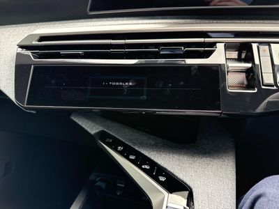 2025 Peugeot 5008