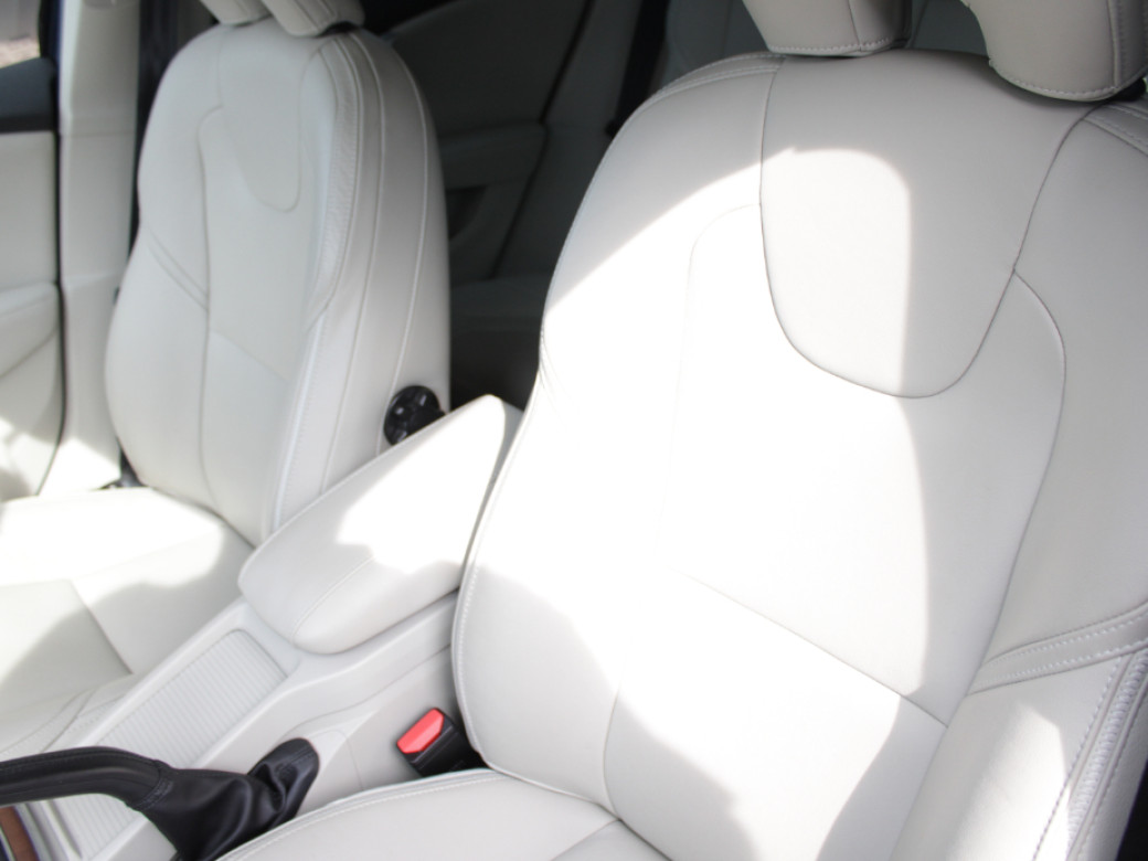 2019 Volvo V40