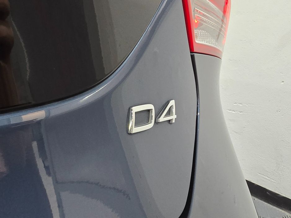 2018 Volvo V40