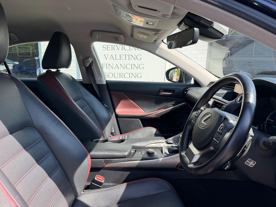 2018 Lexus IS 300h