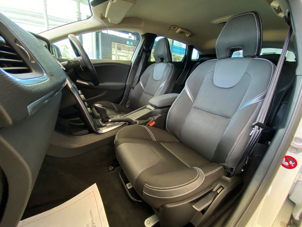 2017 Volvo V40