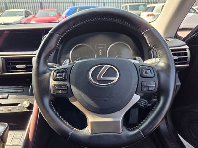 2017 Lexus IS 300h