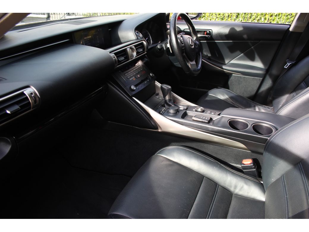 2015 Lexus IS 300h