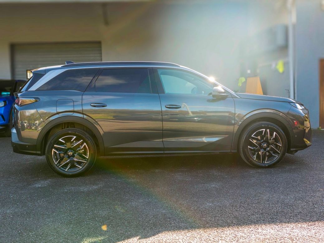 2025 Peugeot 5008