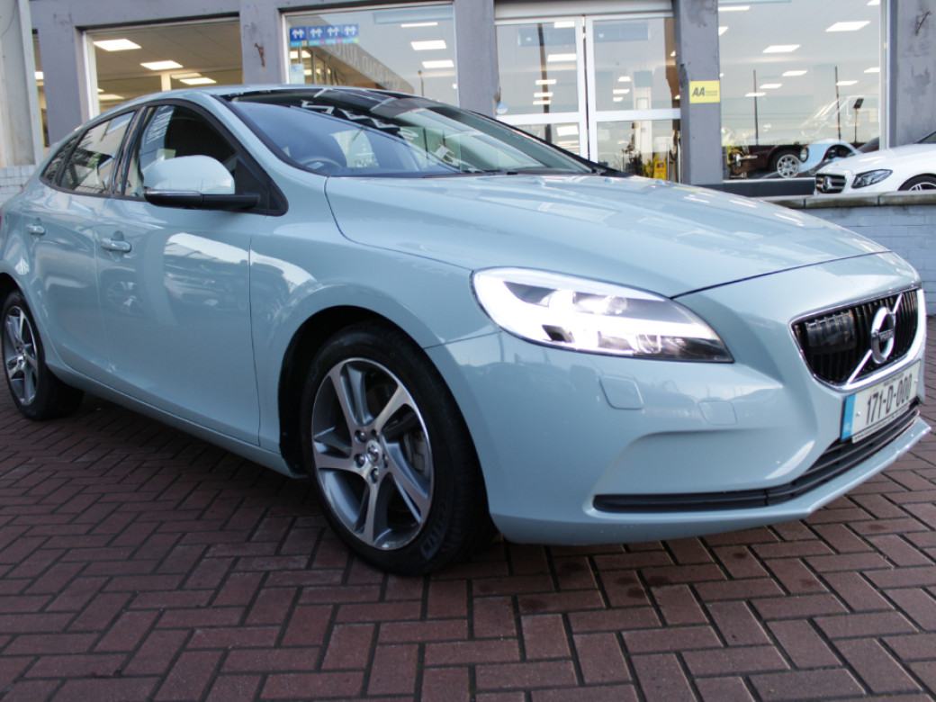 2017 Volvo V40