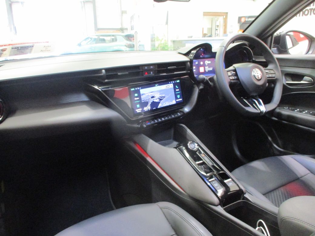 2025 Alfa Romeo Junior