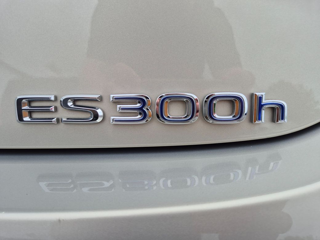 2021 Lexus ES 300h