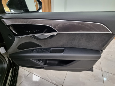 2022 Audi A8