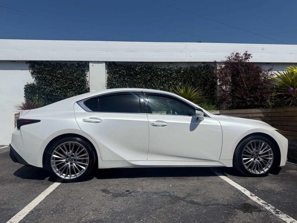 2023 Lexus IS 300h