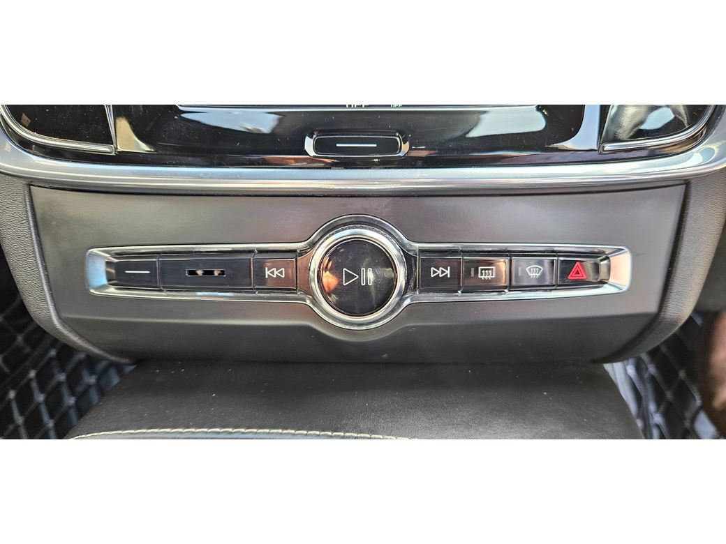 2017 Volvo S90