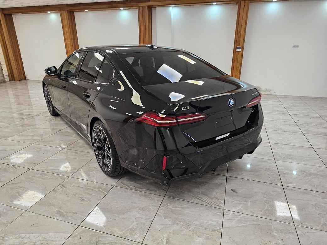 2025 BMW i5