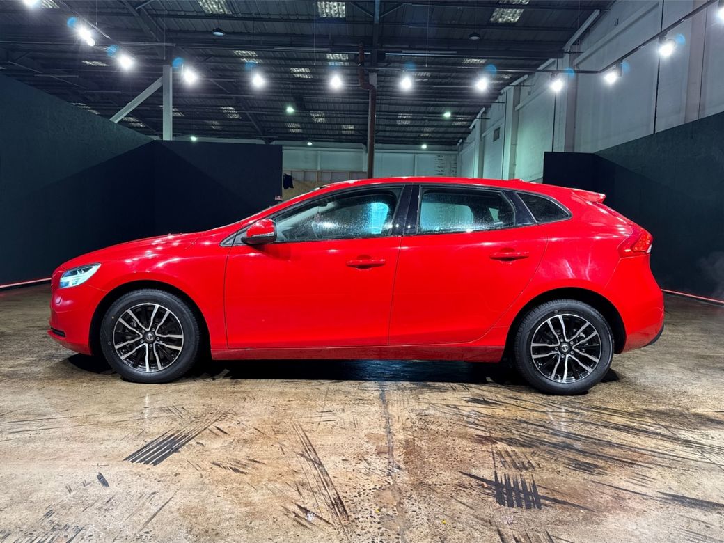 2018 Volvo V40