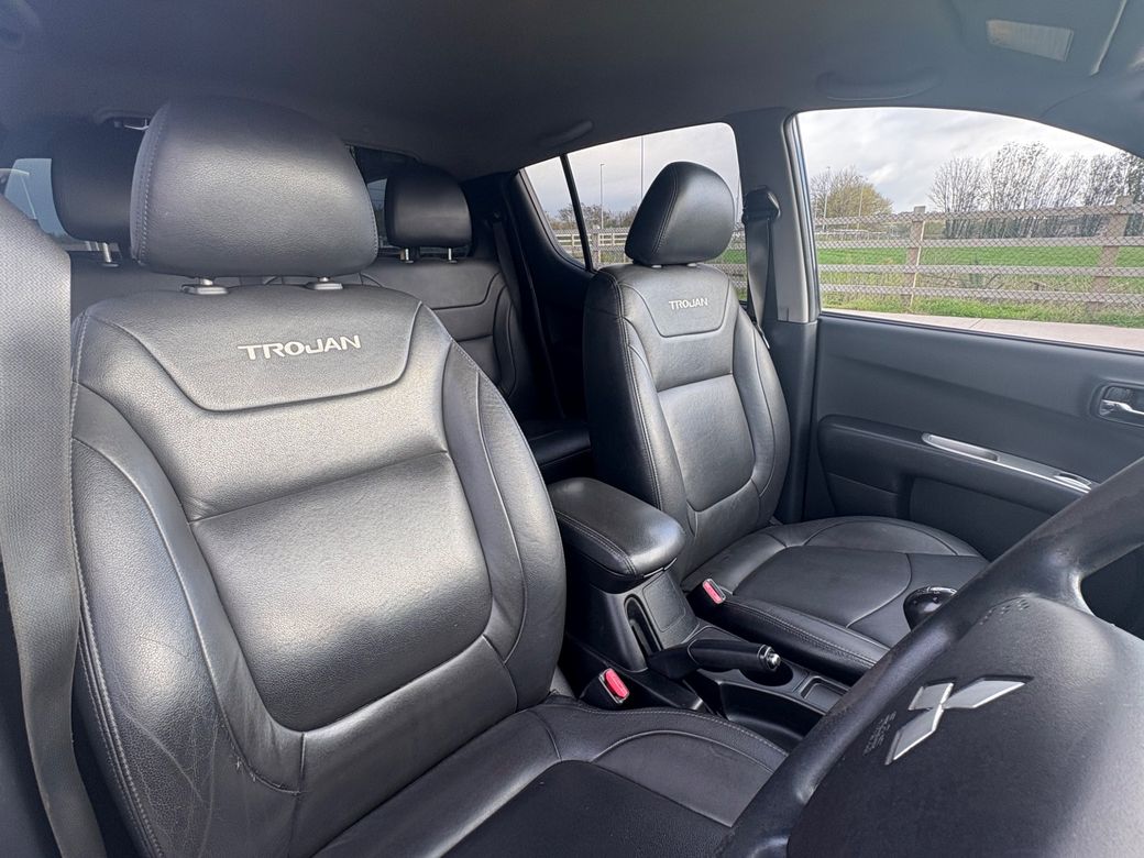 2014 Mitsubishi L200
