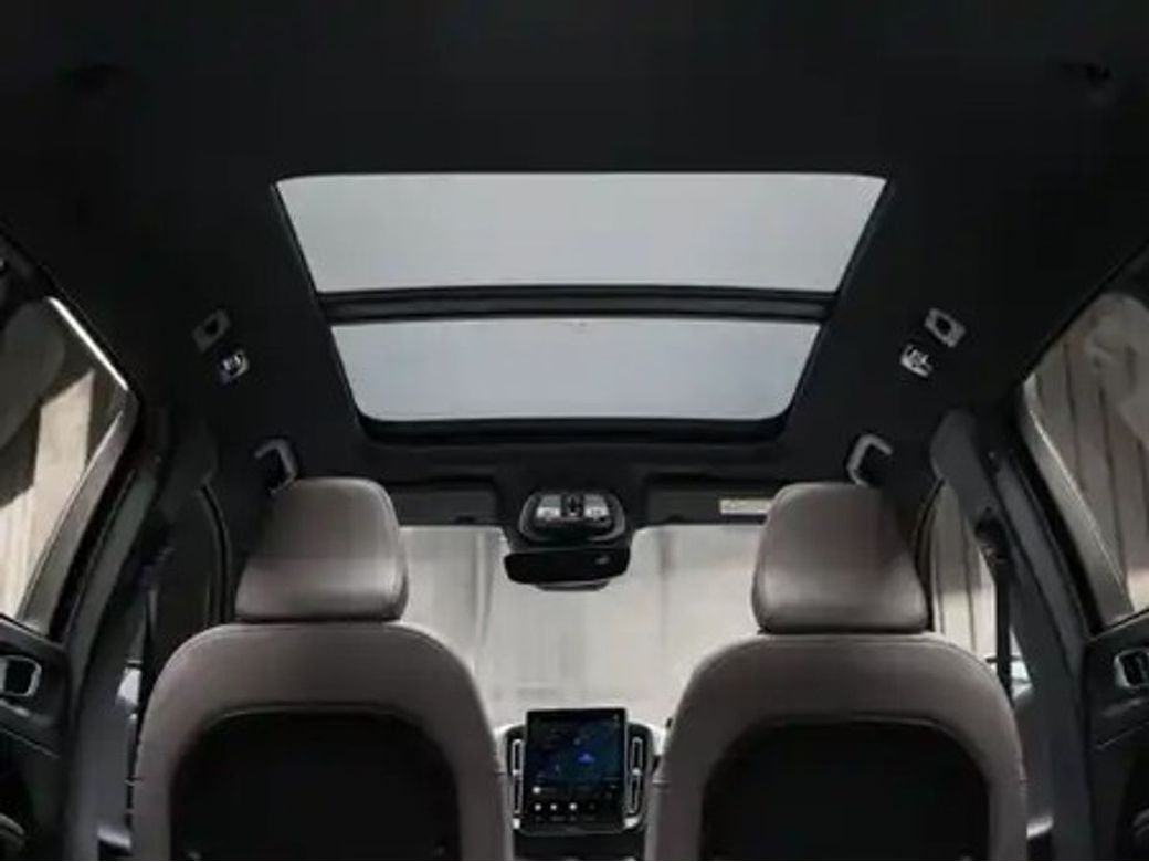 2027 Volvo EX40