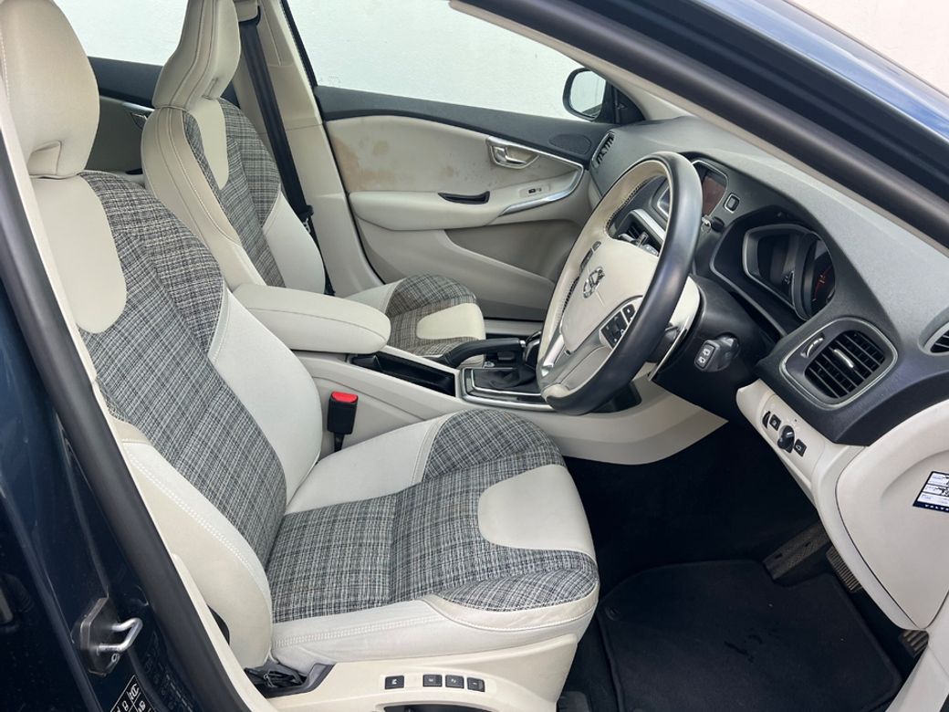 2019 Volvo V40