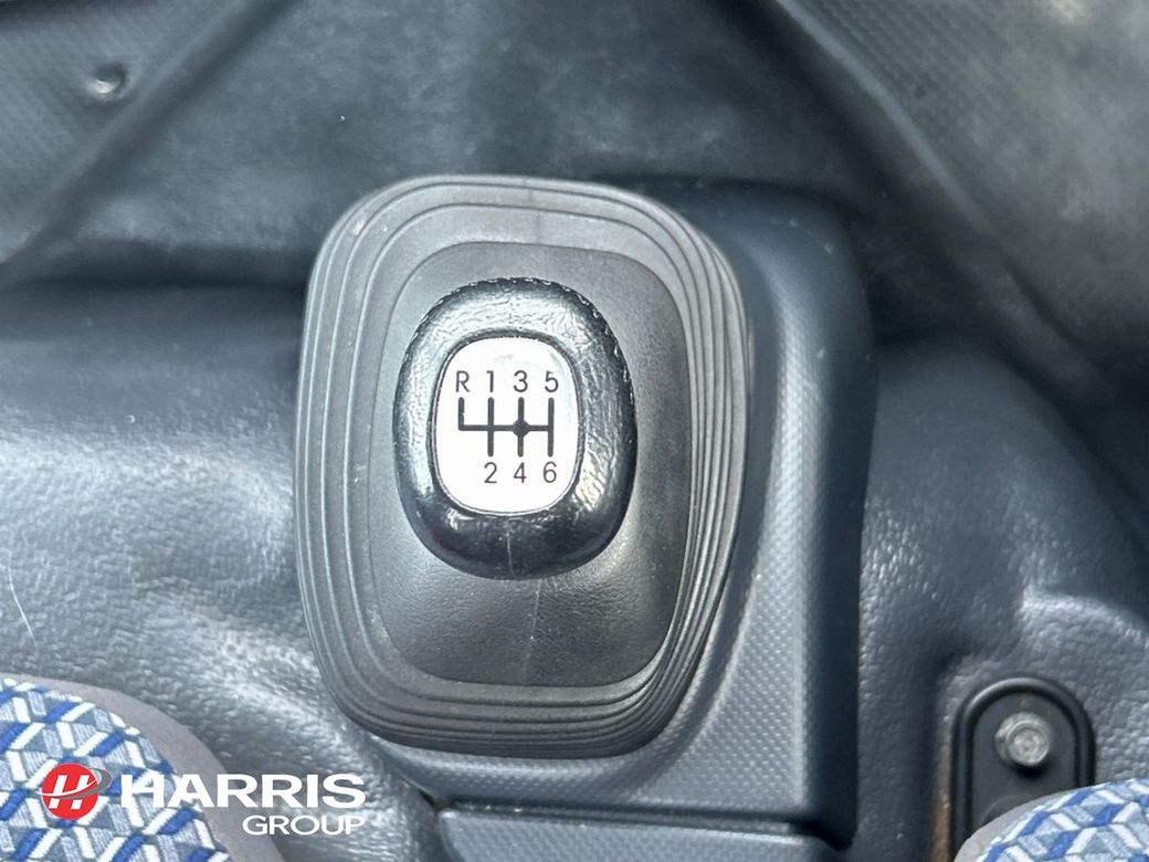 2022 White Isuzu NNR