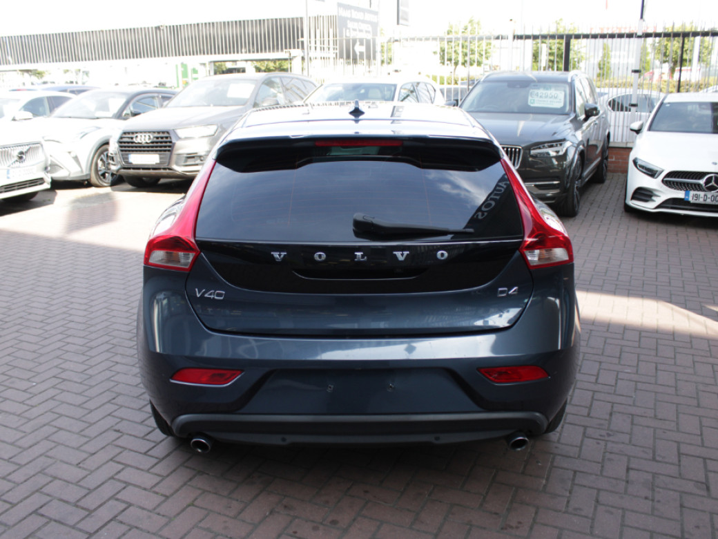 2019 Volvo V40