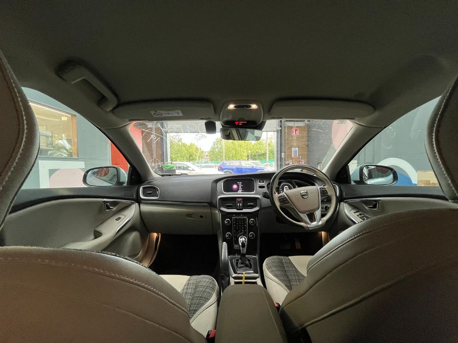 2019 Volvo V40