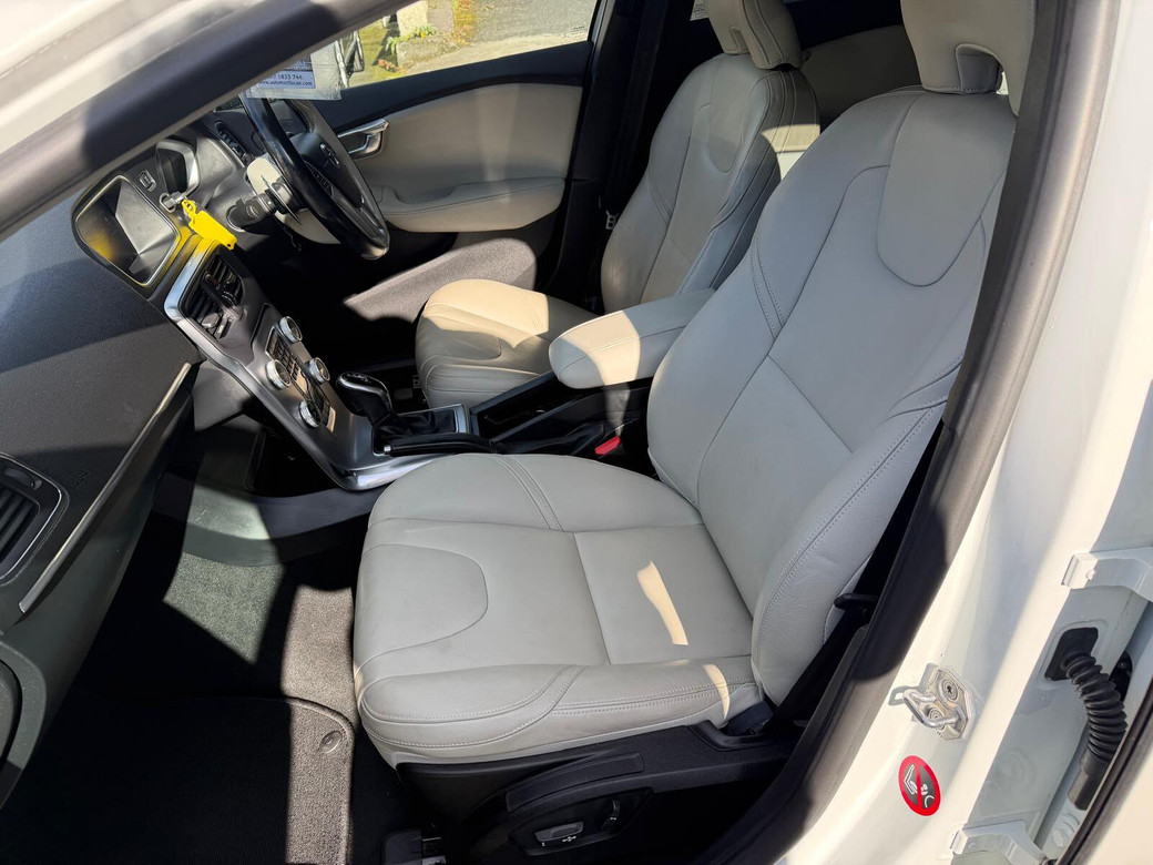 2017 Volvo V40