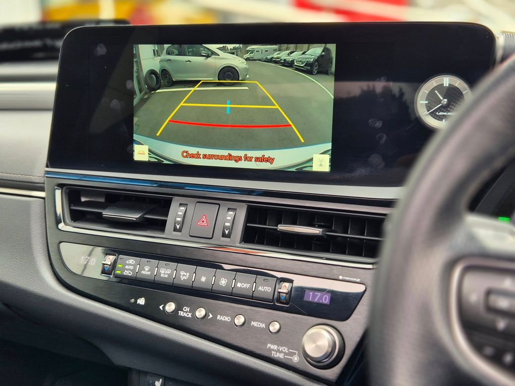 2023 Lexus ES 300h