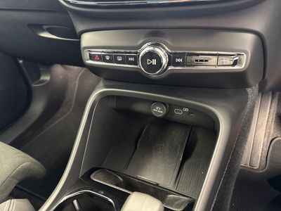 2025 Volvo EX40
