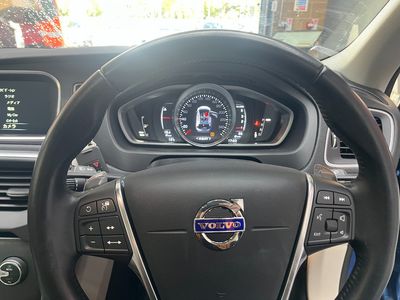 2016 Volvo V40