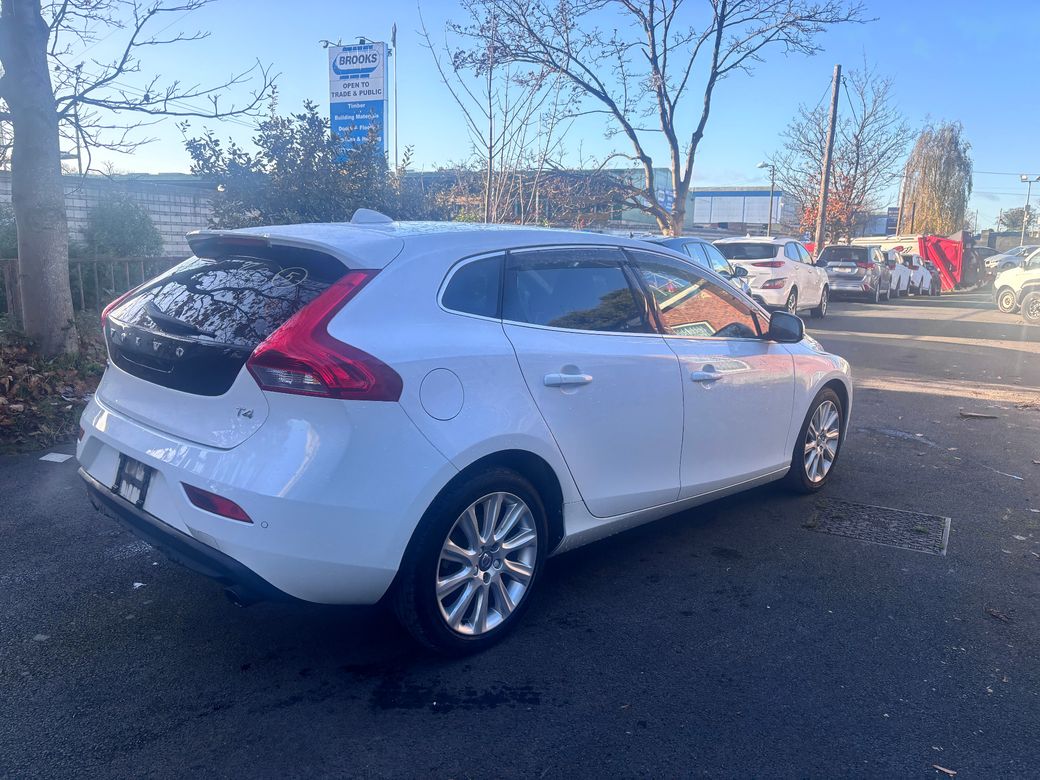 2015 Volvo V40
