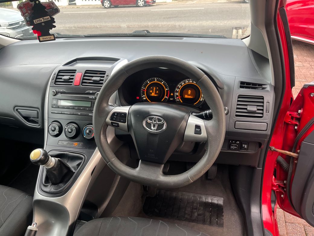 2011 Toyota Auris